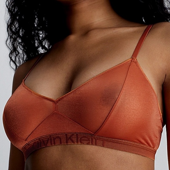 brand new, medium size Calvin Klein bra/underwear set - Picture 2 of 8